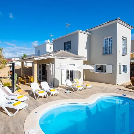 Beautiful Mariposa Vila *